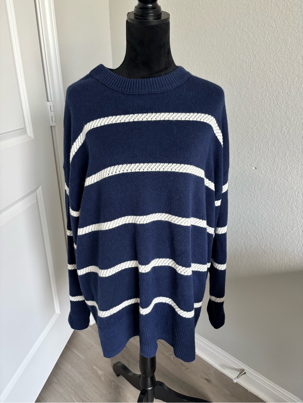 Aerie oversized navy blue crewneck sweater size large